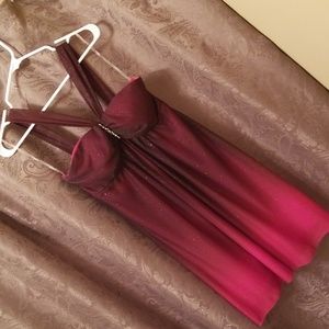Short semiformal monochromatic red dress
